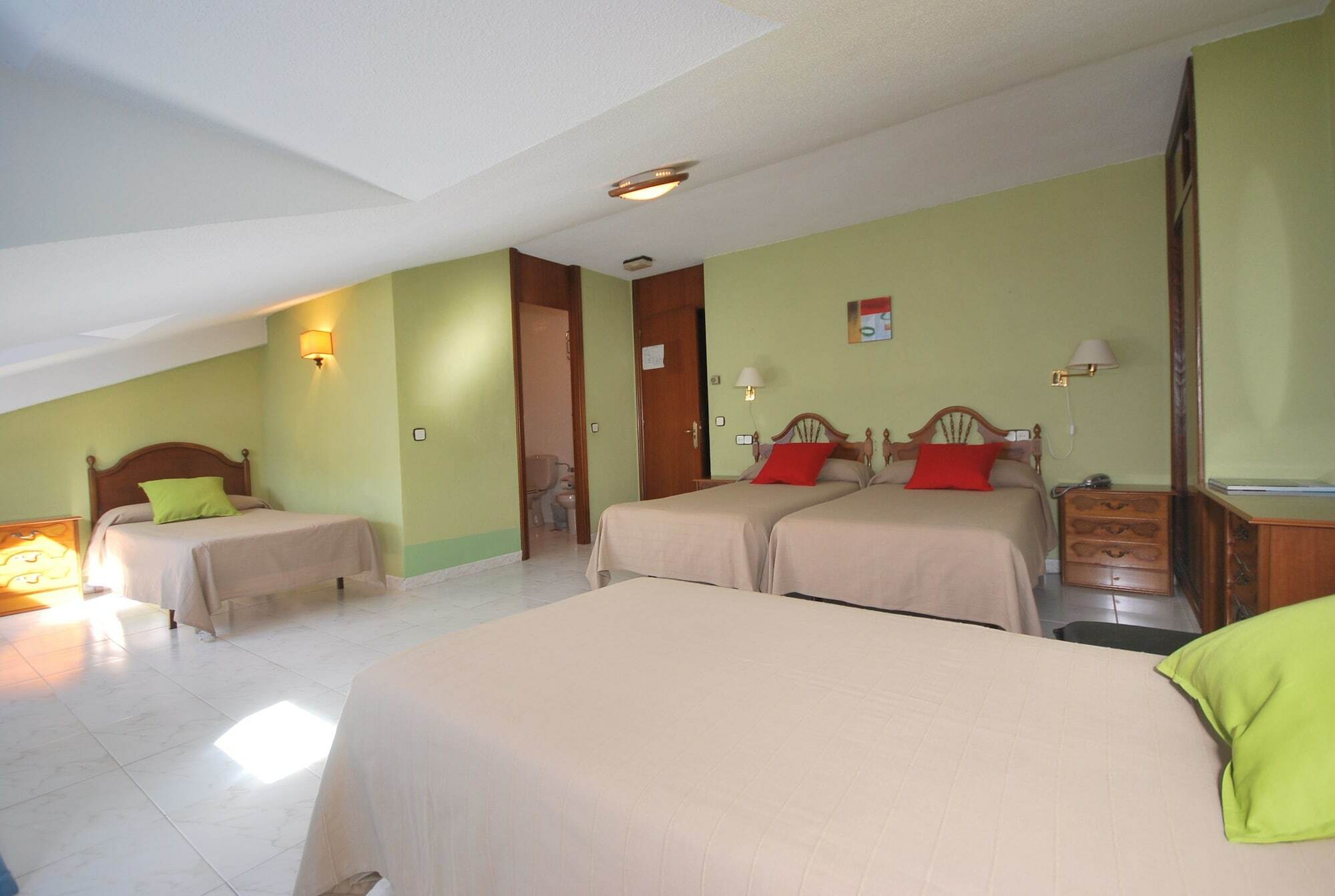 Hotel Principado De Europa Arenas De Cabrales Kültér fotó